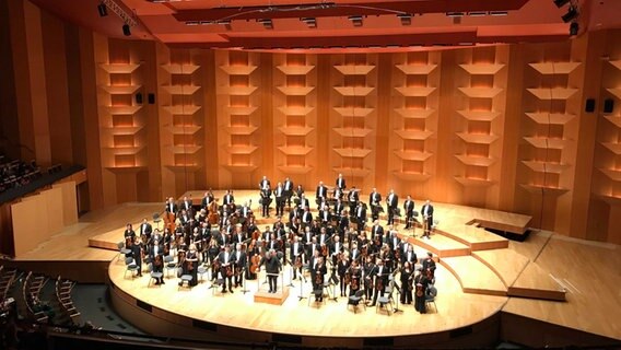 Das NDR Elbphilharmonie Orchester tritt im Lyoner L'auditorium Maurice-Ravel auf. © NDR Foto: Philipp Schmid