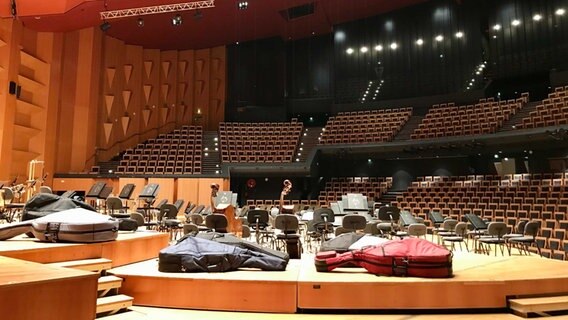 Das NDR Elbphilharmonie Orchester tritt im Auditorium-Orchestre National de Lyon auf. © NDR Foto: Philipp Schmid