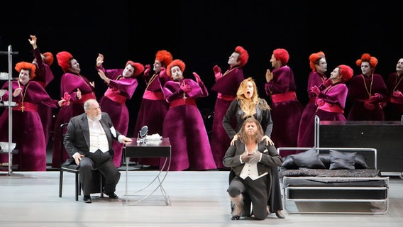 Puccinis "Manon Lescaut" in der Inszenierung von Hans Neuenfels an der Bayerischen Staatsoper 2014. © Wilfried Hösl Foto: Wilfried Hösl