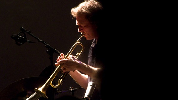 Nils Petter Molvaer, norwegischer Jazz-Trompeter, am 17.04.2009 in der Hamburger Fabrik © NDR / Peter Prichitko Foto: Peter Prichitko