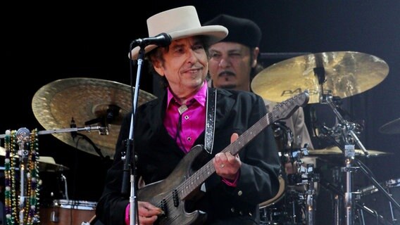 Der Singer-Songwriter Bob Dylan bei einem Auftritt 2010 © picture alliance / empics Foto: Gareth Fuller
