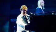 Elton John am Klavier © picture alliance / ASSOCIATED PRESS | Matt Rourke 