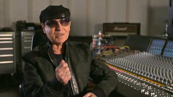 Klaus Meine im Interview im Studio © NDR 