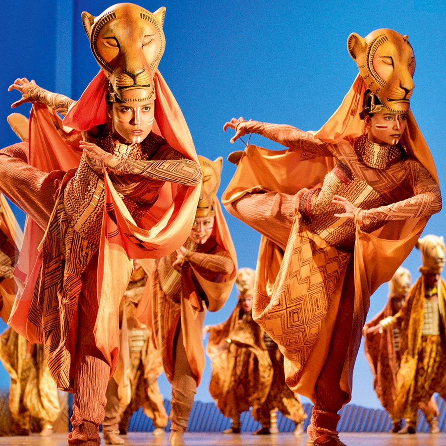 Ein Teil des Ensembles des Musicals "König der Löwen" in Hamburg © Stage Entertainment / Deen van Meer Foto: Deen van Meer