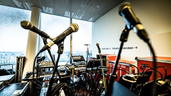 Mikrofonständer in der Elbphilharmonie © NDR/Julian Rausche Foto: Julian Rausche