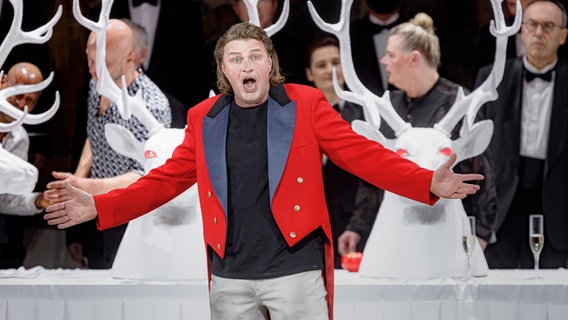 Der Tenor Klaus Florian Vogt als Tannhäuser auf der Bühne der Hamburger Staatsoper in der Oper  "Tannhäuser" © Markus Scholz/dpa +++ dpa-Bildfunk Foto: Markus Scholz