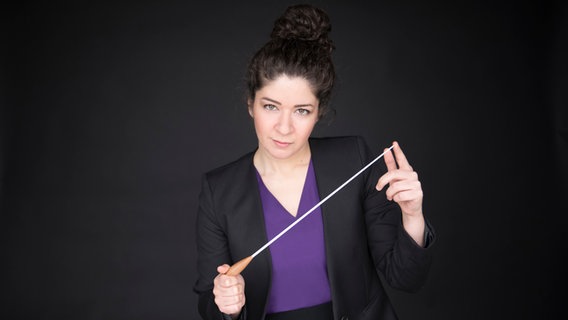 Dirigentin Yalda Zamani © Neda Navaee 