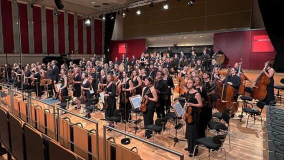 Das Zentralschweizer Jugendsinfonieorchester (ZJSO) im Rolf-Liebermann-Studio © NDR/ Nora Schmidtke 