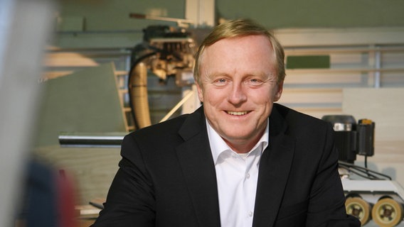 Rolf Petersen, Direktor der Fritz-Reuter-Bühne seit 2003 Rolf Petersen, Direktor der Fritz-Reuter-Bühne seit 2003