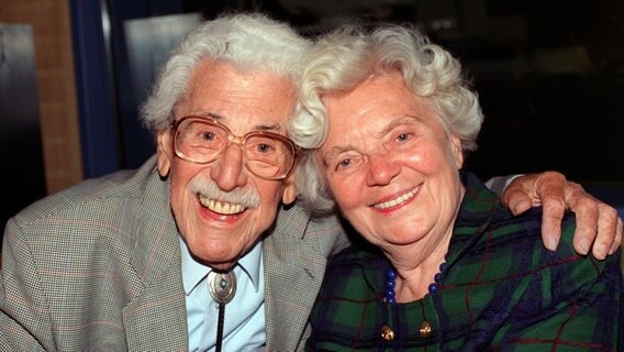 Heidi Kabel mit Willy Millowitsch 1996 in Köln © dpa Foto: Horst Ossinger