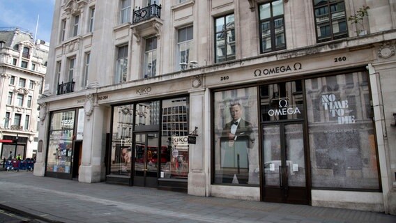 Ein Omega Store in London © picture alliance / Geisler-Fotopress | Steve Vas/Geisler-Fotopress 