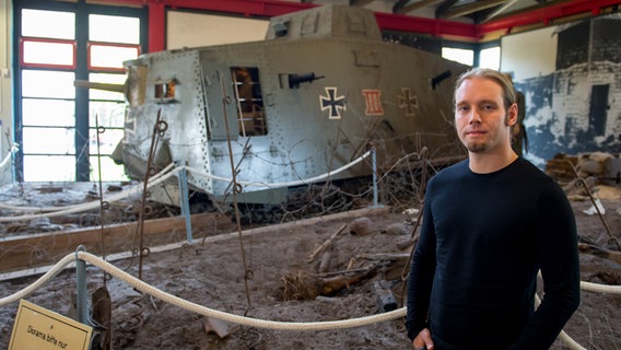 Ralf Raths im Panzermuseum in Munster. © picture alliance / Philipp Schulze/dpa | Philipp Schulze Foto: Philipp Schulze