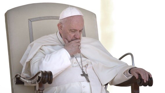 Ein nachdenklicher Papst © picture alliance / Stefano Spaziani Foto: Stefano Spaziani