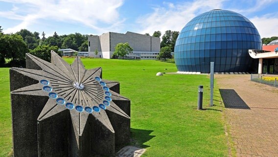 Außenansicht vom Planetarium in Wolfsburg © picture-alliance / Bildagentur-online/Klein 