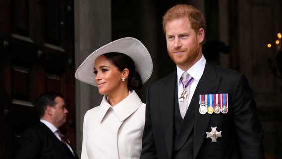 Prinz Harry und Meghan Markle bei den Feiern zum 90. Thronjubiläum von Queen Elizabeth II. 2022 © Matt Dunham/Pool AP/dpa +++ dpa-Bildfunk Foto: Matt Dunham