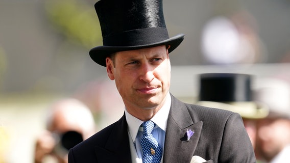 Prinz William, Herzog von Cambridge, im Porträt, aufgenommen beim Royal Ascot auf dem Ascot Racecourse. © picture alliance/dpa/PA Wire | David Davies 