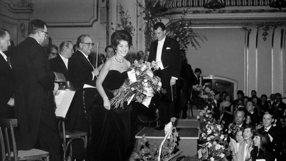 Maria Callas auf Deutschland-Tournee in Hamburg im März 1962. © Picture-Alliance 