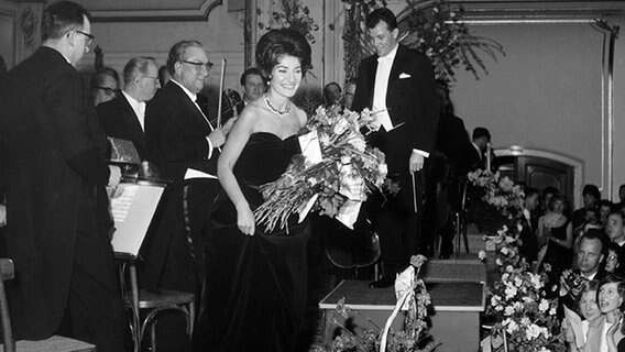 Maria Callas auf Deutschland-Tournee in Hamburg im März 1962. © Picture-Alliance 