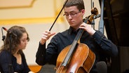 Raphael Zinner Lea Fabienn Cyriaci auf der Bühne © Jugend Musiziert/Erich Malter Foto: Erich Malter