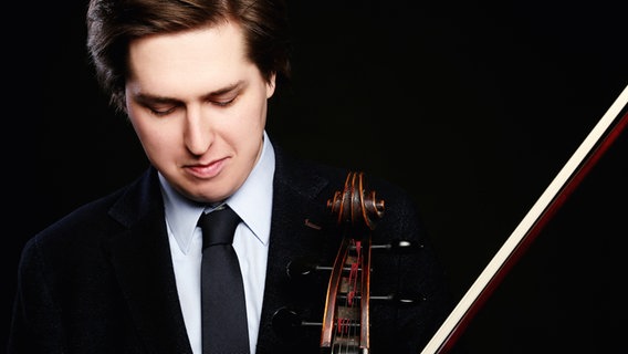Der Cellist Alexey Stadler im Portrait. © Marie Staggat Foto: Marie Staggat