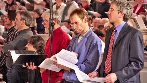 Eric Whitacre beim Konzert im Hamburger Michel © NDR, Ulrike Henningsen 
