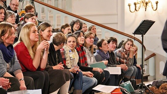 Eric Whitacre beim Konzert im Hamburger Michel © NDR, Ulrike Henningsen 