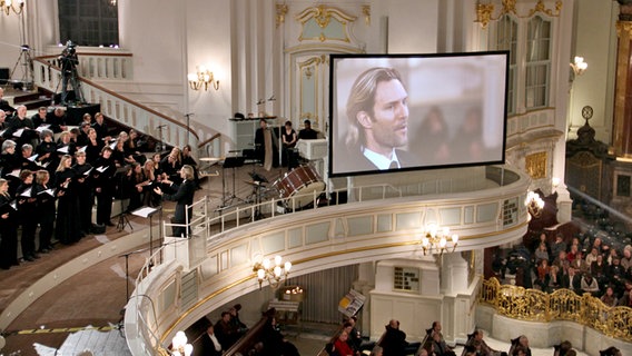 Eric Whitacre beim Konzert im Hamburger Michel  