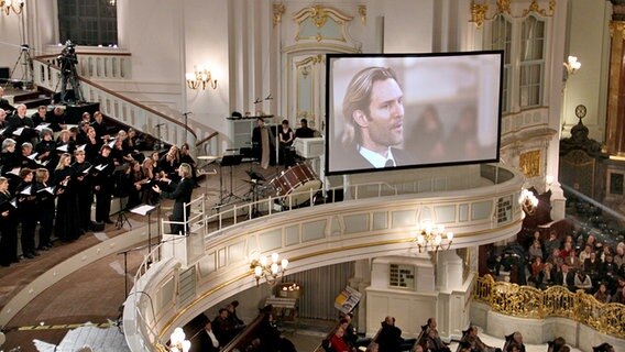 Eric Whitacre beim Konzert im Hamburger Michel © NDR, Ulrike Henningsen 