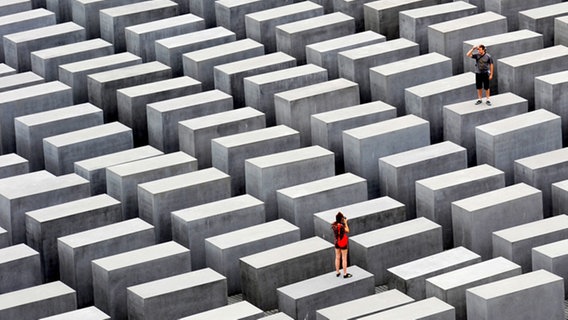 Denkmal für die ermordeten Juden Europas in Berlin © dpa Foto: Jens Kalaene