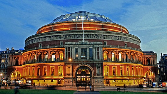 Blick auf die Royal Albert Hall of Arts and Sciences in Kensington im Zentrum von London, aufgenommen am 10.10.2005. © picture-alliance/dpa Foto: Jens Büttner