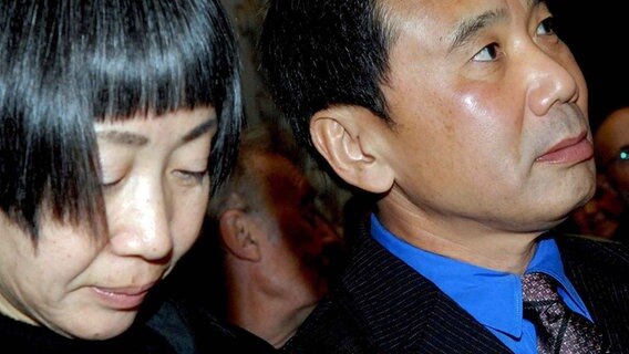Haruki Murakami und seine Frau Yoko. © epa-Bildfunk Foto: Filip_Singer
