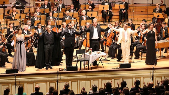 Thomas Hengelbrock und Solisten bei der Opening Night 2012 © NDR.de Foto: Marcus Krueger
