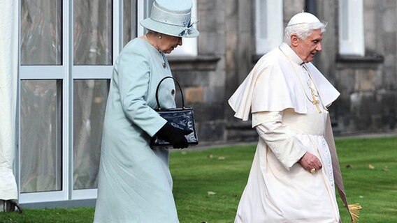 Papst Benedikt XVI. zu Staatsbesuch in Großbritannien © dpa Foto: Claudio Onorati