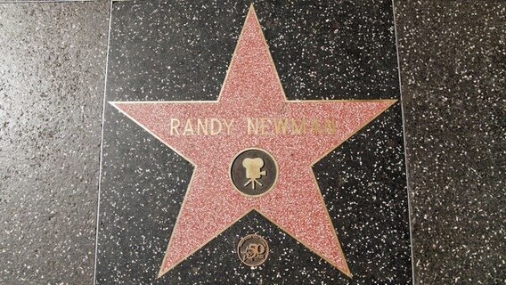 Der Stern von Musiker und Komponist Randy Newman auf dem Walk of Fame am Hollywood Boulevard, Hollywood, Los Angeles. © picture alliance/Bildagentur-online 