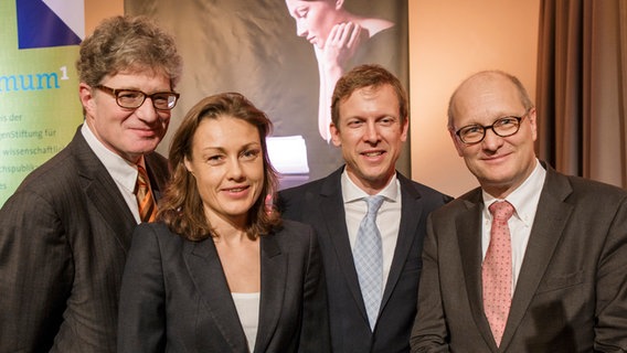 Sachbuchpreis Verleihung in Hannover mit Roger Willemsen, Katja Kraus, Ronald Reng und Joachim Knuth © Volkswagenstiftung Foto: Sven Stolzenwald