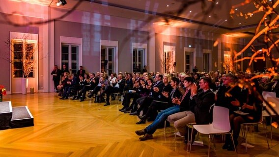 Das Publikum bei der Verleihung des NDR Kultur Sachbuchpreises 2015. © NDR Foto: Isabelle Hannemann