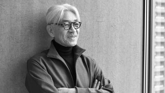 der japanische Komponist Ryuichi Sakamoto ist im Alter von 71 Jahren gestorben © picture alliance / ASSOCIATED PRESS | Yasushi Wada Foto: Yasushi Wada