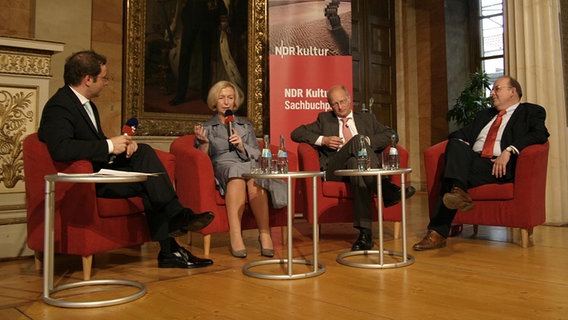 Gespräch auf dem Podium © NDR Online Foto: Jim Strunck