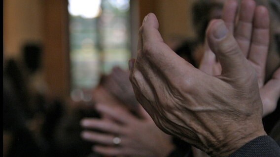 klatschende Hände © NDR Online Foto: Jim Strunck