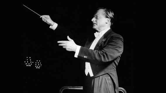Hans Schmidt-Isserstedt dirigiert © NDR 