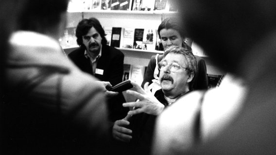 Der Liedermacher Wolf Biermann auf der Leipziger Buchmesse (ca. 1997) © imago Foto: Seeliger