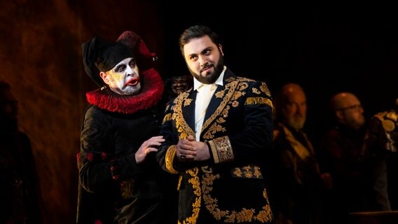 Liparit Avetisyan und Carlos Álvarez in Verdis "Rigoletto" © ROH/Ellie Kurttz 