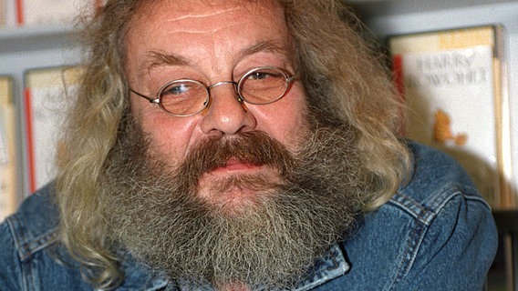 Der Schriftsteller und Übersetzer Harry Rowohlt im Jahr 1997 © picture-alliance Foto: Jörg Schmitt