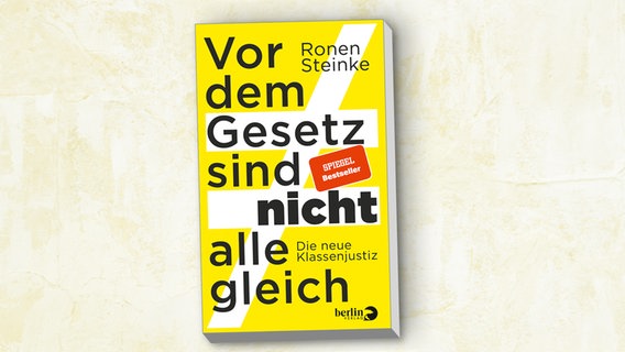 Buchcover "Vor dem Gesetz sind nicht alle gleich - Die neue Klassenjustiz" - Ronen Steinke © Berlin Verlag 