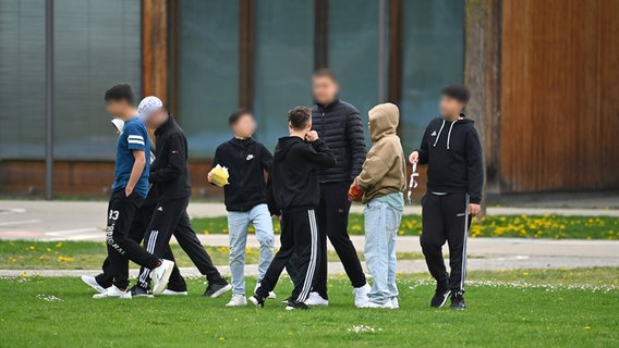 Schüler auf dem Schulhof © Imago/Sven Simon 