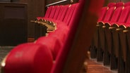 Leere Ränge im Theater. © NDR 