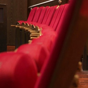 Leere Ränge im Theater. © NDR 