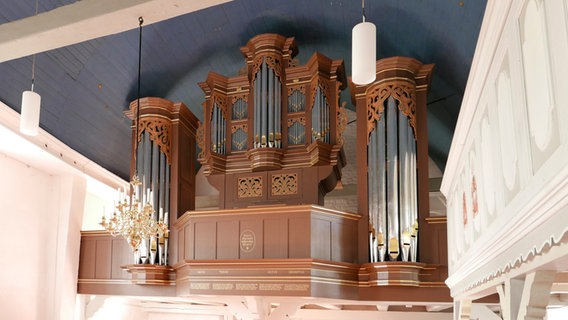 Die Orgelempore von Hollern. © Hans-Heinrich Raab Foto: Hans-Heinrich Raab