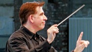 Der Dirigent Nicholas Milton © NDR Foto: Christiane Irrgang