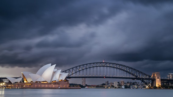 Opernhaus und Harbour Bridge in Sydney © picture alliance / Zoonar Foto: Chris Putnam